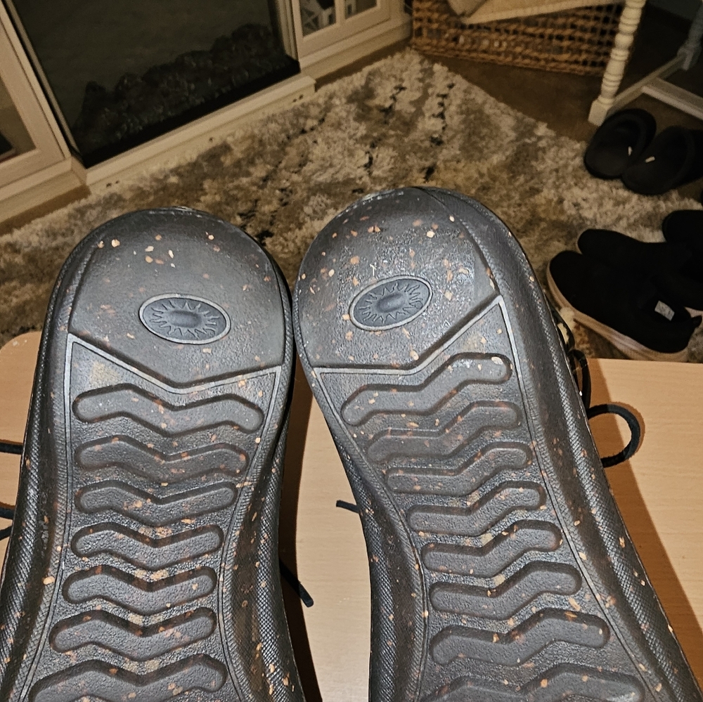UGG Super Nice Black Leather Sherpa Lined Laceup Boots Near New 10 Pre-owned! - Picture 5 of 6